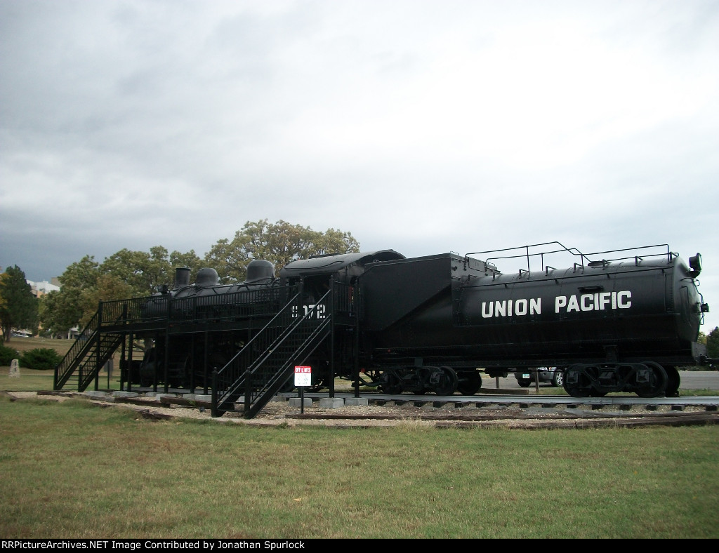 UP 6072, fireman's side view